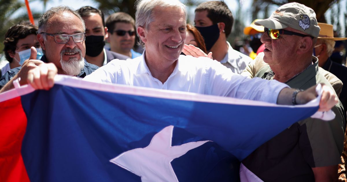 Chile: Kast surpreende e diferença para Jara é de 2 pontos no 1º turno Chile: Kast surpreende e diferença para Jara é de 2 pontos no 1º turno