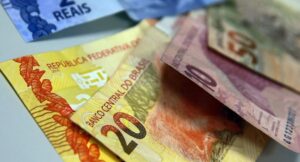 Custo das dívidas para as famílias atinge recorde histórico, mostra BC