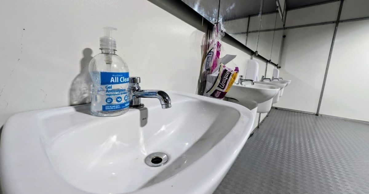 Água acaba pelo 2º dia em banheiros da COP; evento sugere outros sanitários Água acaba pelo 2º dia em banheiros da COP; evento sugere outros sanitários