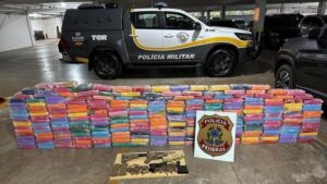 SP: PF prende motorista com 270 kg de drogas e armamento pesado em rodovia