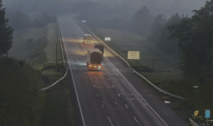 Vídeo mostra carreta trafegando antes de bloqueio no Rodoanel; veja