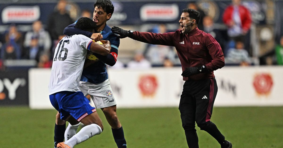 Gustavo Gómez, do Palmeiras, inicia confusão generalizada em EUA x Paraguai Gustavo Gómez, do Palmeiras, inicia confusão generalizada em EUA x Paraguai