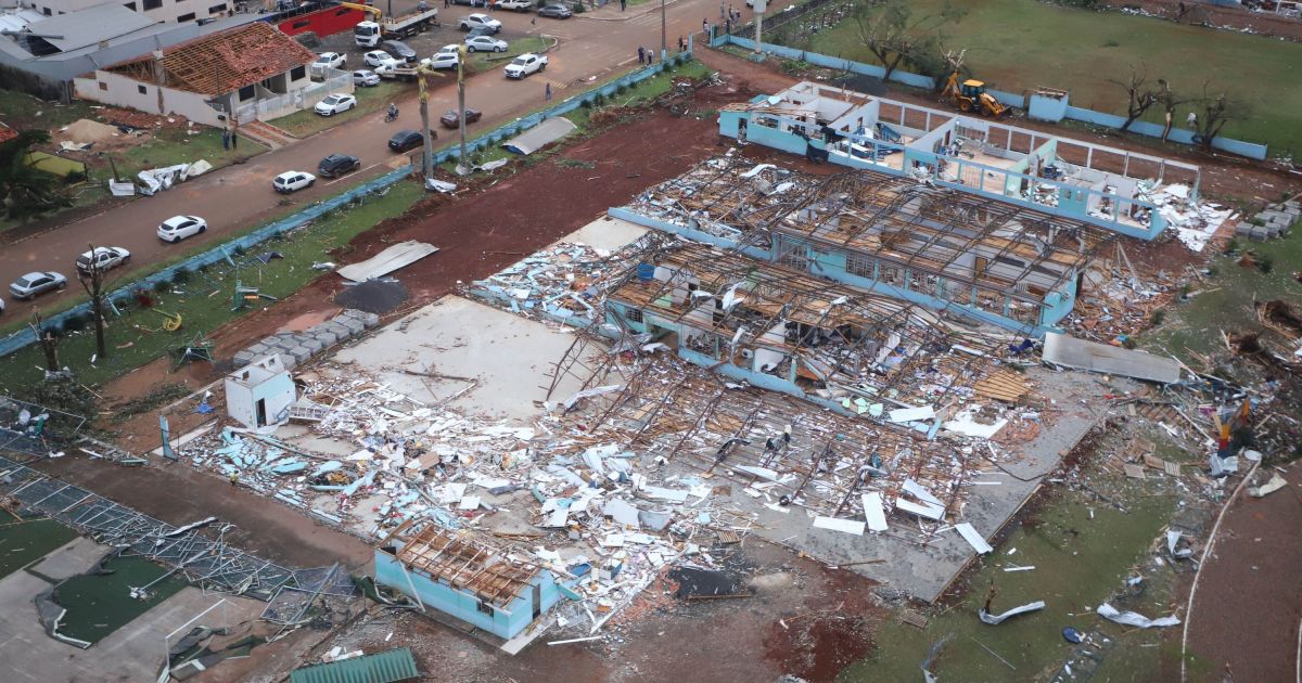 Tornados são fenômenos rápidos e difíceis de prever, diz meteorologista Tornados são fenômenos rápidos e difíceis de prever, diz meteorologista