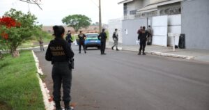 Operação mira policiais militares por agiotagem e extorsão em Goiás