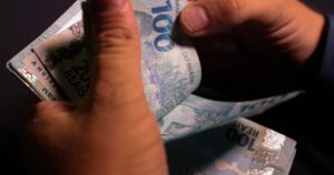 Prazo para 1ª parcela do 13º salário será no mesmo dia da Black Friday