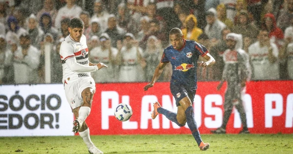 Com gol de pênalti, Red Bull Bragantino vence São Paulo no Brasileirão Com gol de pênalti, Red Bull Bragantino vence São Paulo no Brasileirão