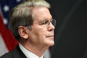 Bessent diz que juros altos dos EUA podem ter causado recessão imobiliária