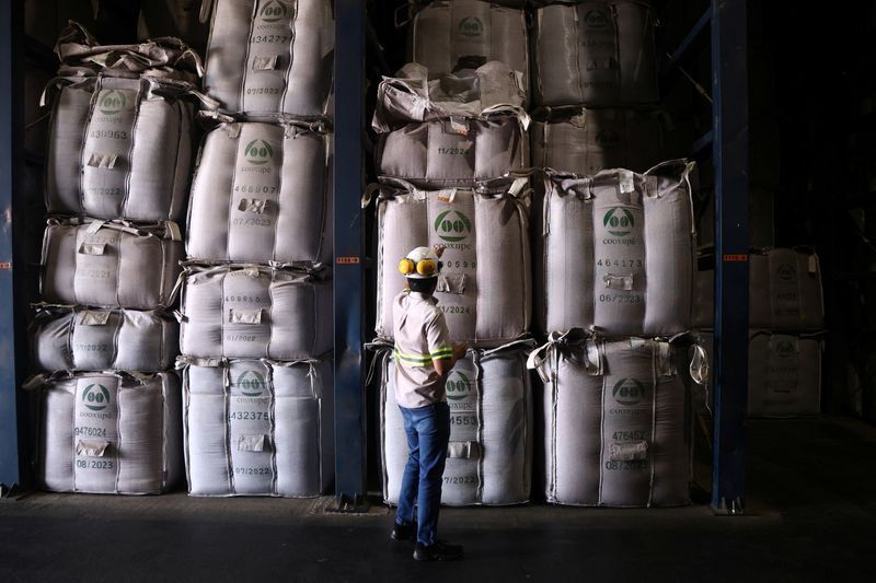 Preços do café despencam com sinalização dos EUA para reduzir tarifas Preços do café despencam com sinalização dos EUA para reduzir tarifas