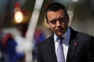 Equatorianos rejeitam bases estrangeiras e nova Constituição em referendo