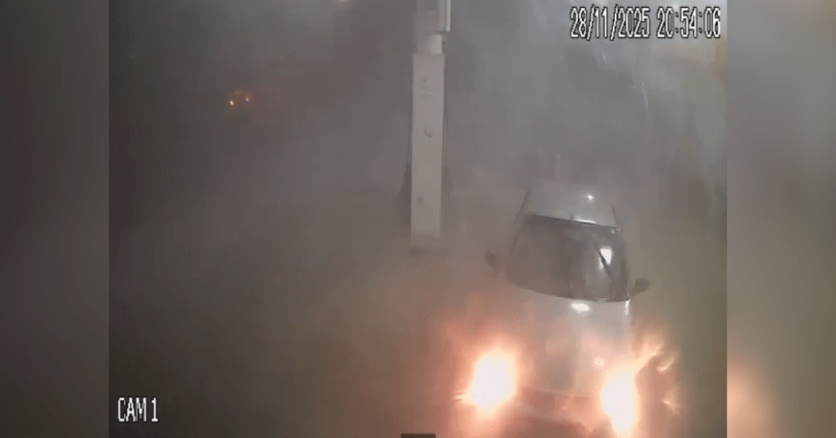 Vídeo: carro é arrastado durante fortes temporais em Santa Catarina