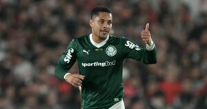 Abel explica por que Vitor Roque não deu certo na Europa: “Patinho Feio”