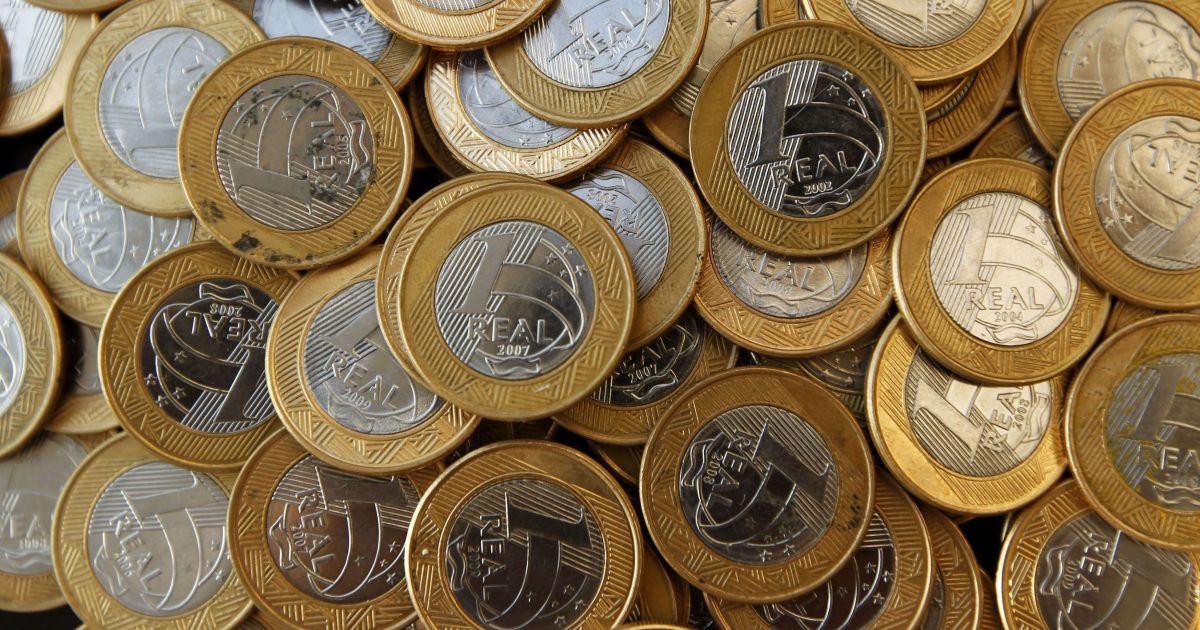 Juros futuros operam em baixa em semana de liquidez reduzida