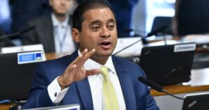 Senador Weverton Rocha é alvo da PF em operação sobre fraudes no INSS