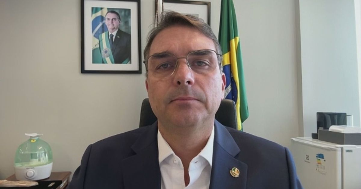 Flávio diz que seu plano econômico é retomar gestão Bolsonaro Flávio diz que seu plano econômico é retomar gestão Bolsonaro