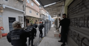 Operação da polícia mira delivery de drogas do Comando Vermelho no RJ