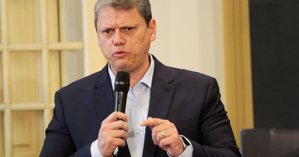 Tarcísio dá apoio a Flávio, mas diz que direita terá mais nomes em 2026 Tarcísio dá apoio a Flávio, mas diz que direita terá mais nomes em 2026