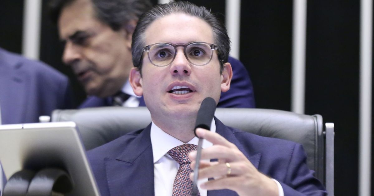 Hugo busca respostas jurídicas para lidar com caso Zambelli; entenda Hugo busca respostas jurídicas para lidar com caso Zambelli; entenda