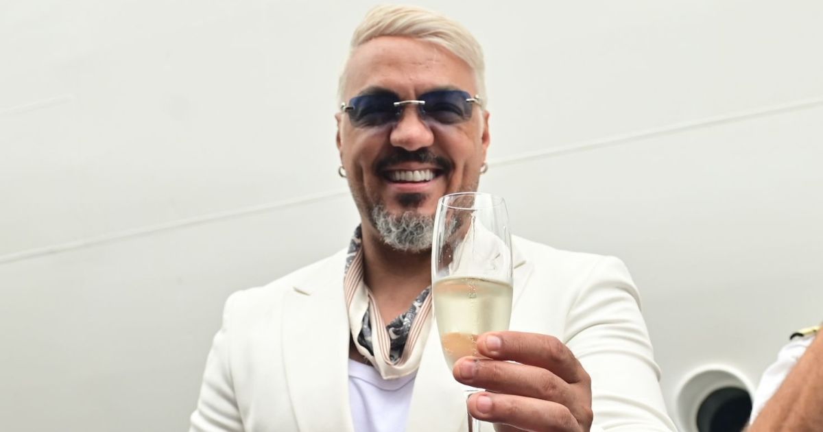 Belo recepciona fãs em cruzeiro temático: “Melhor festa da vida de vocês” Belo recepciona fãs em cruzeiro temático: “Melhor festa da vida de vocês”