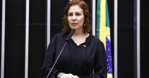 Câmara mantém mandato de Carla Zambelli