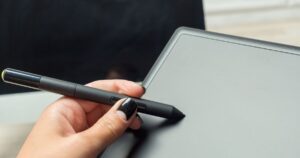 Como escolher a caneta ideal para o seu tablet: precisão, preço e recursos