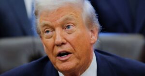 Governo Trump sonda petroleiras dos EUA sobre volta à Venezuela, diz jornal