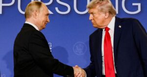 Trump diz que teve “boa” conversa com Putin antes de reunião com Zelensky