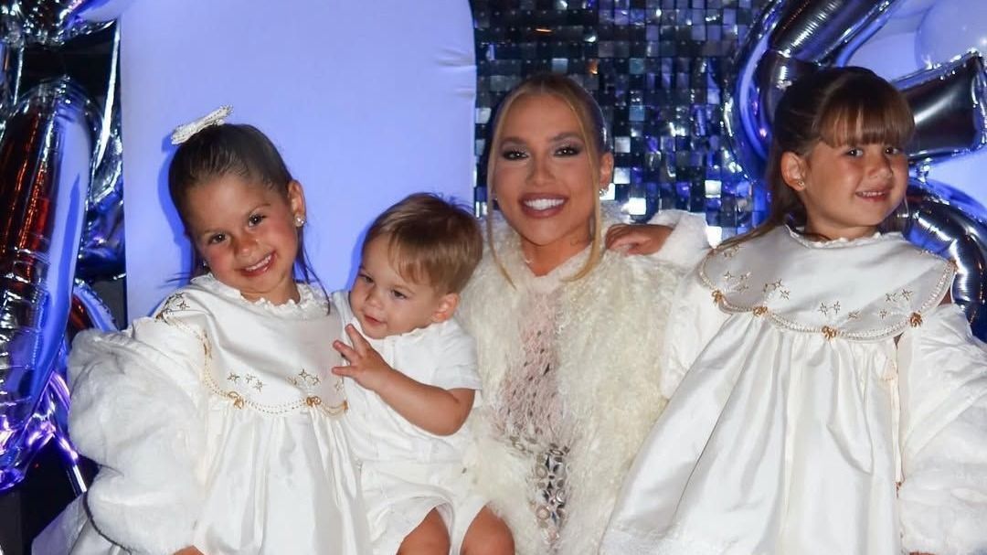 Filhos de Virginia usam rosto da mãe estampado em roupa; veja