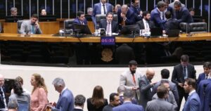 Em ano eleitoral, Câmara quer discutir combate ao crime, escala 6×1 e IA