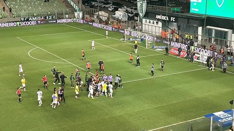 Briga entre Sampaoli e Valentim é destaque em jornal espanhol