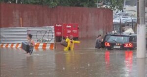Homem morre arrastado por correnteza após fortes chuvas em São Paulo