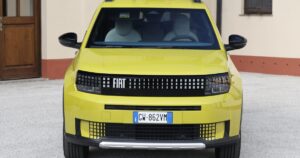 Fiat Argo 2027 será o nome do Grande Panda no Brasil; entenda