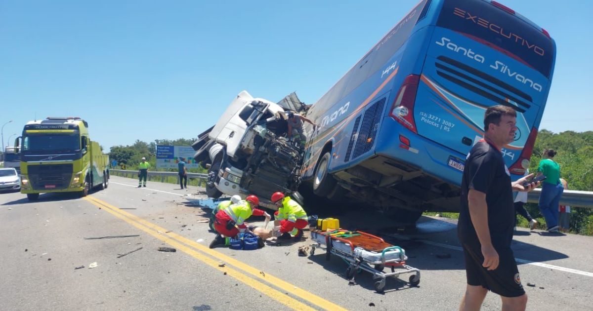 Acidente em Pelotas: além das vítimas fatais, 11 seguem feridas