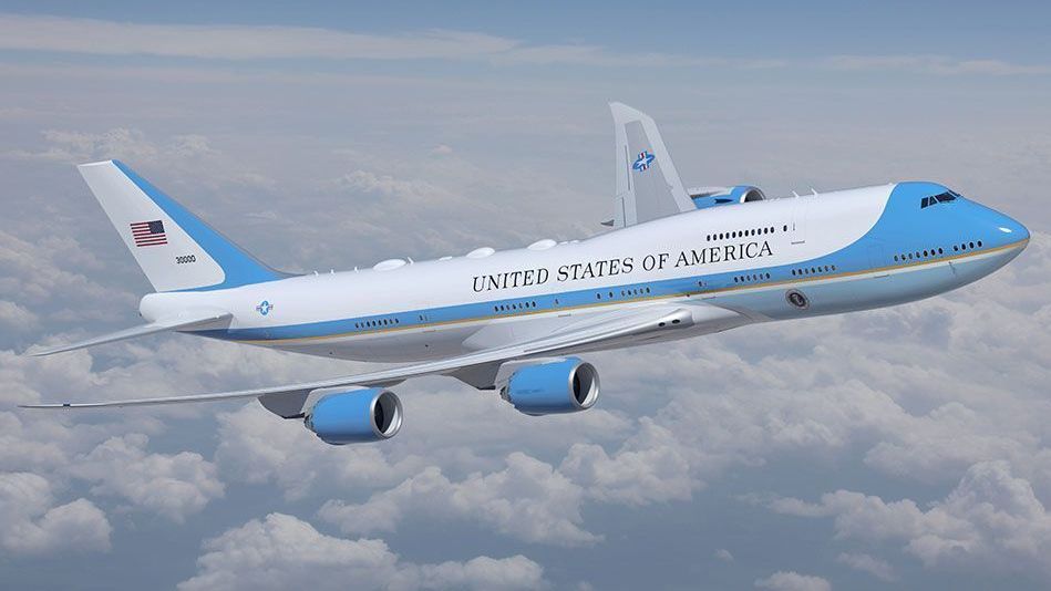 Air Force One retorna à base após apresentar problema mecânico