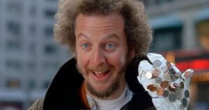 Ator de “Esqueceram de Mim” é acusado de solicitar serviços de prostituição