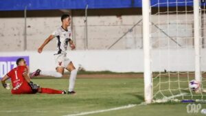 Athletico-PR tem jogador expulso, mas vence Maricá e vira líder na Copinha