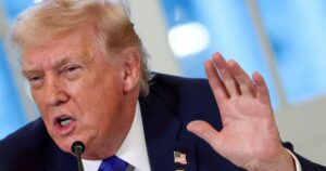 Trump impõe tarifa sobre semicondutores e minerais críticos