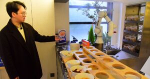 Cozinha cibernética: robôs assumem comando de restaurante na China