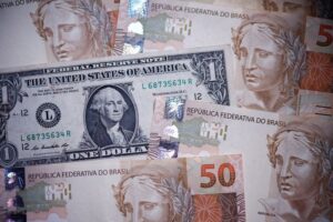 Dólar ronda estabilidade com novas ameaças de Trump no radar