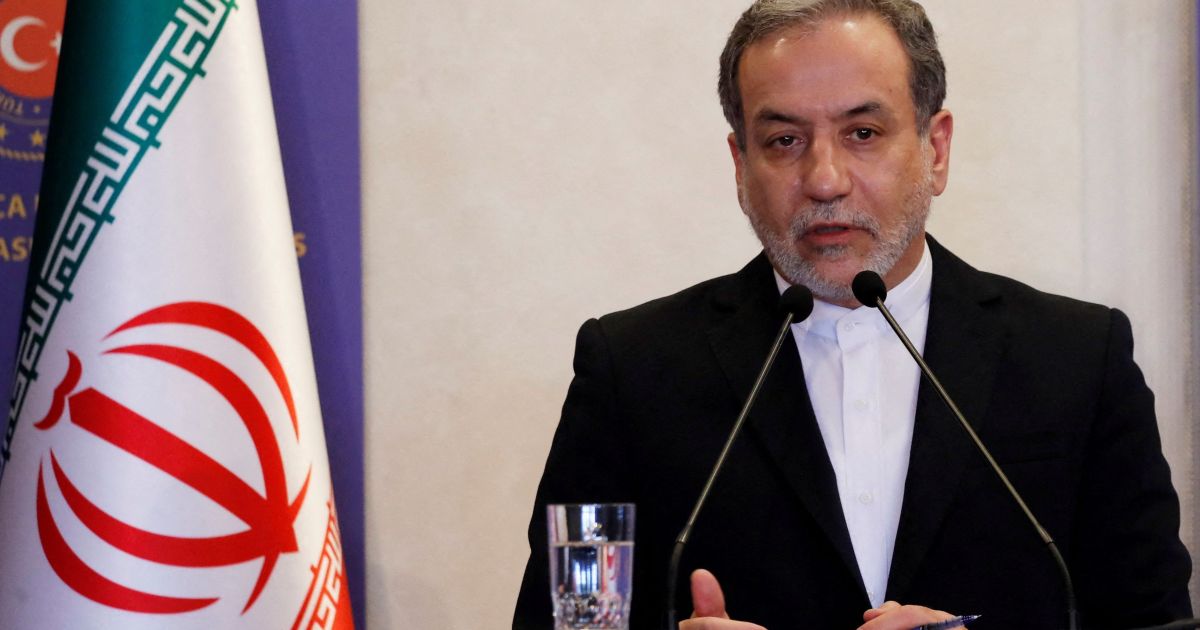 Chanceler do Irã diz que EUA devem parar de ameaçar o país com uso de força Chanceler do Irã diz que EUA devem parar de ameaçar o país com uso de força