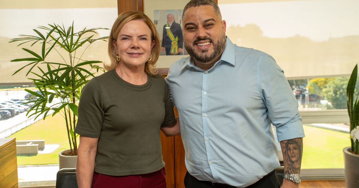 Presidente de escola que homenageou Lula foi ao Planalto antes de desfile Presidente de escola que homenageou Lula foi ao Planalto antes de desfile