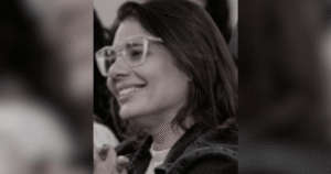 Quem era professora morta a facadas por aluno em faculdade em RO