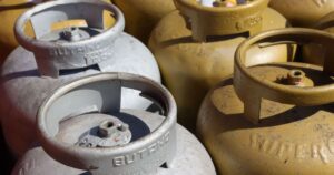 Com vetos, Lula sanciona lei que estabelece o Auxílio Gás do Povo