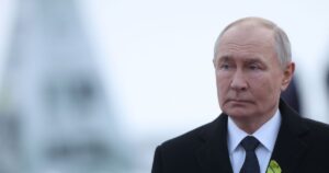 Arquivos revelam que Jeffrey Epstein queria se encontrar com Vladimir Putin