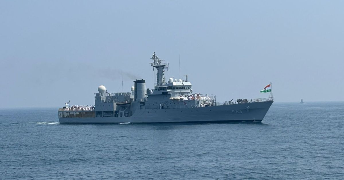 Índia projeta poderio militar em exibição e exercício naval conjunto  