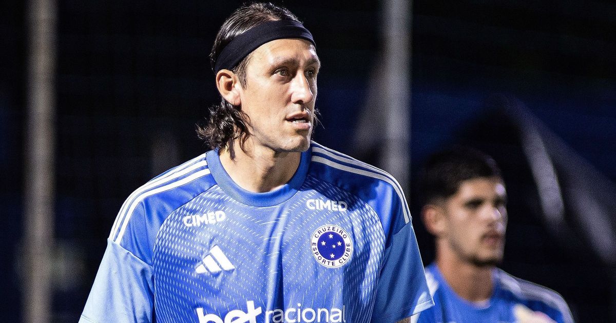 Cássio interrompe jogo do Cruzeiro contra o Betim para ir ao banheiro
