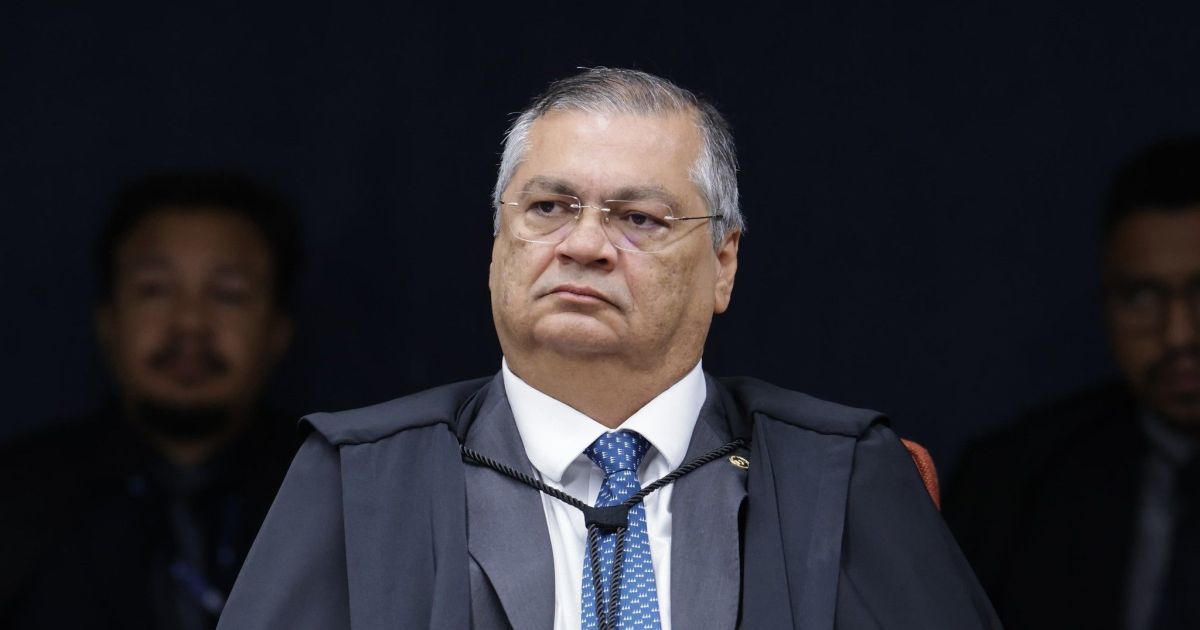 Flávio Dino é criticado por formato de decisão sobre penduricalhos