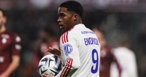Endrick, do Lyon, revela inspiração inusitada e diz: “Ser mais letal”