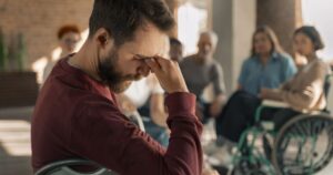 Demência em jovens é mascarada por sintomas como estresse e depressão