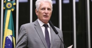 Deputado do PT se retrata após post com montagem de Bolsonaro e Vorcaro