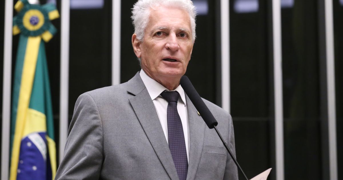 Deputado do PT se retrata após post com montagem de Bolsonaro e Vorcaro